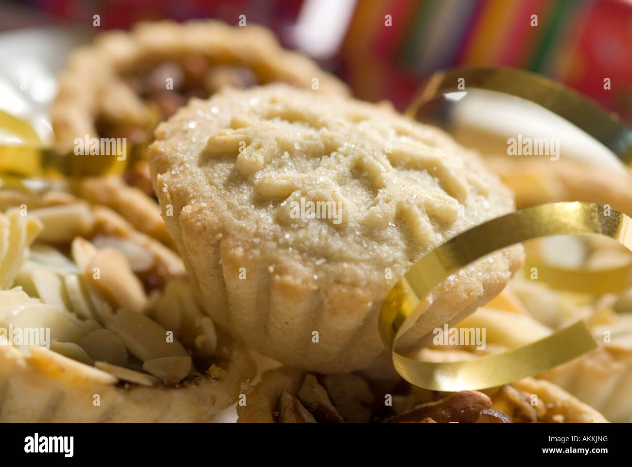Golden pastry christmas mince pies hi-res stock photography and images ...