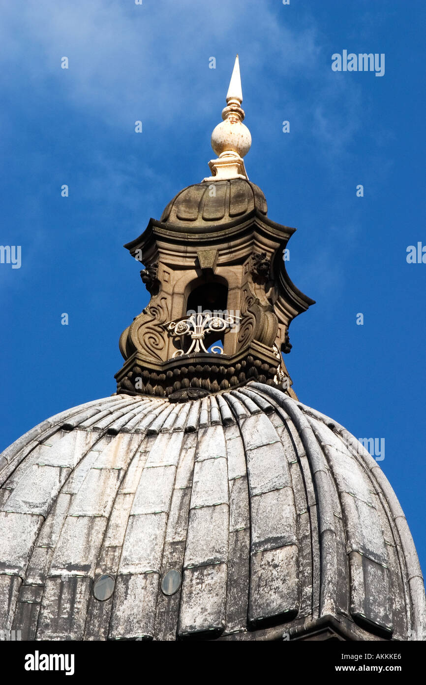 leeds-town-hall-roof-hi-res-stock-photography-and-images-alamy