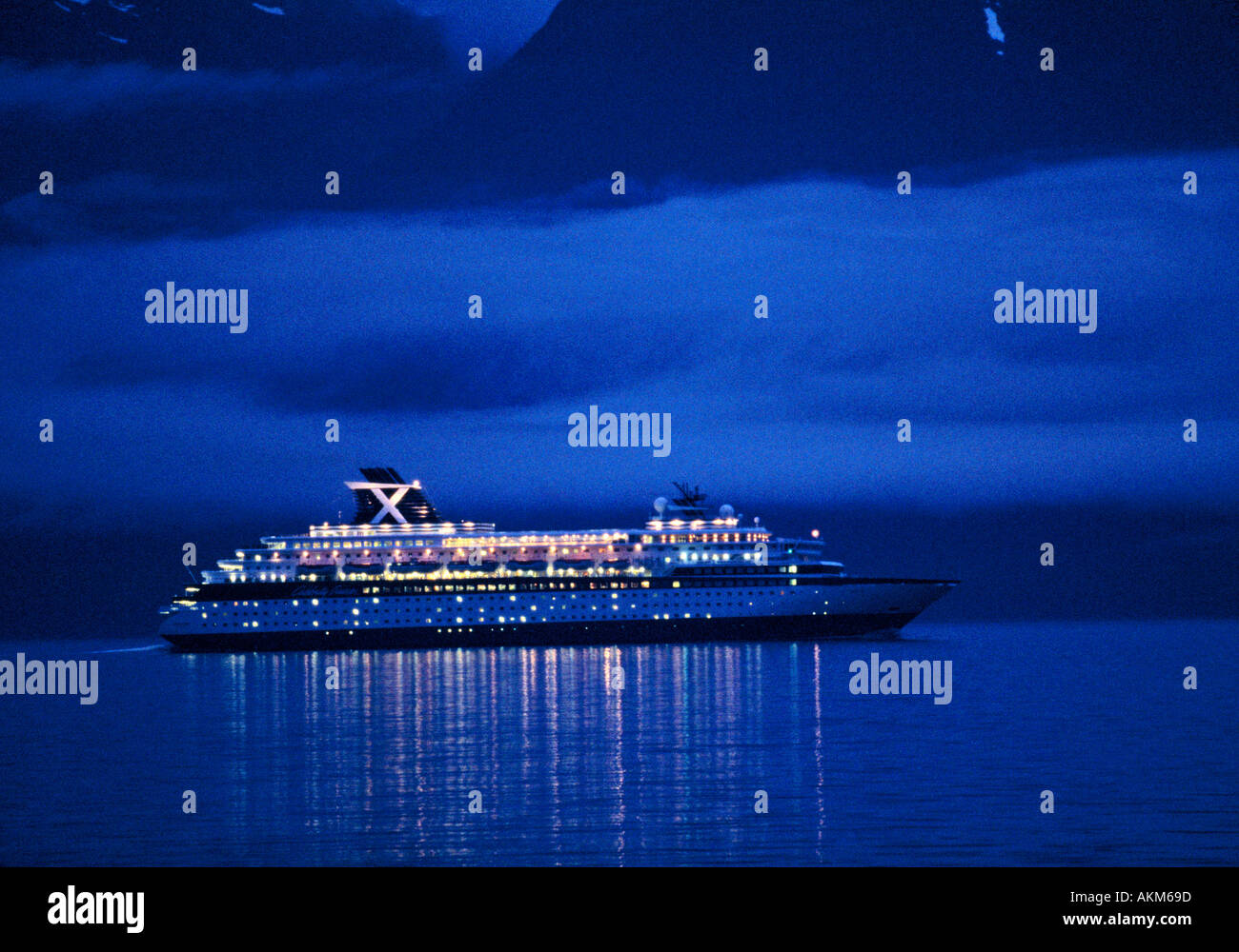 Cruise ship at night hi-res stock photography and images - Alamy
