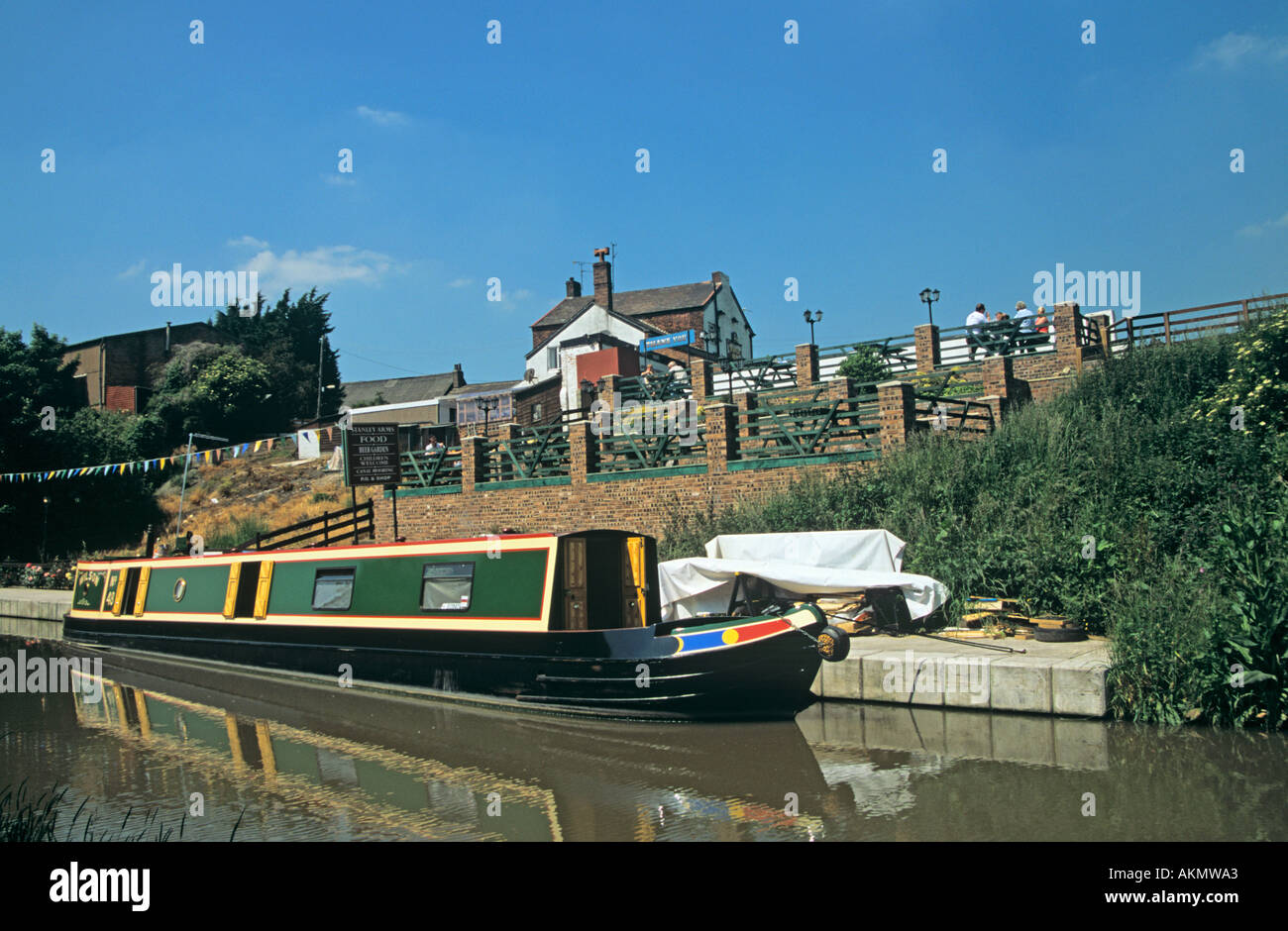 ANDERTON NORTHWICH CHESHIRE England UK Narrow boat moored on the Trent and Mersey Canal with a canal side pub in the background Stock Photo
