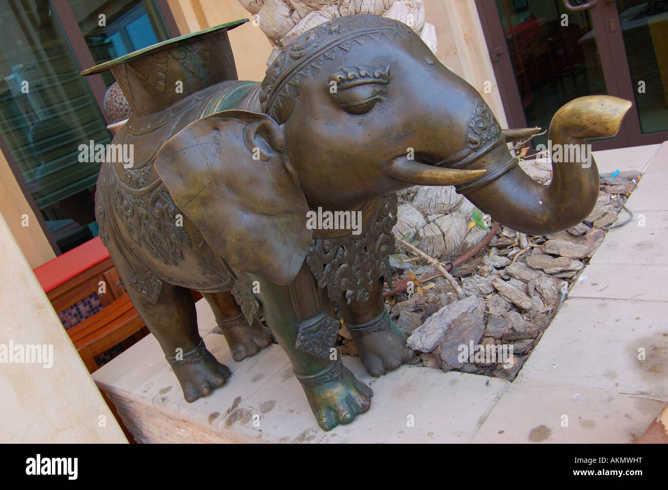 Wood carving elephant hires stock photography and images Alamy