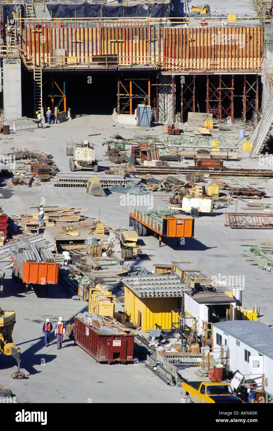 Cut and cover tunnel construction on the Interstate 90 third harbor