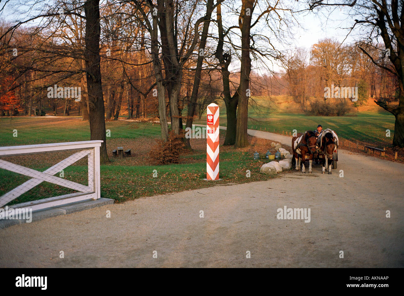 Horse-drawn carriage in the Fuerst-Pueckler-Park in Bad Muskau, Germany Stock Photo