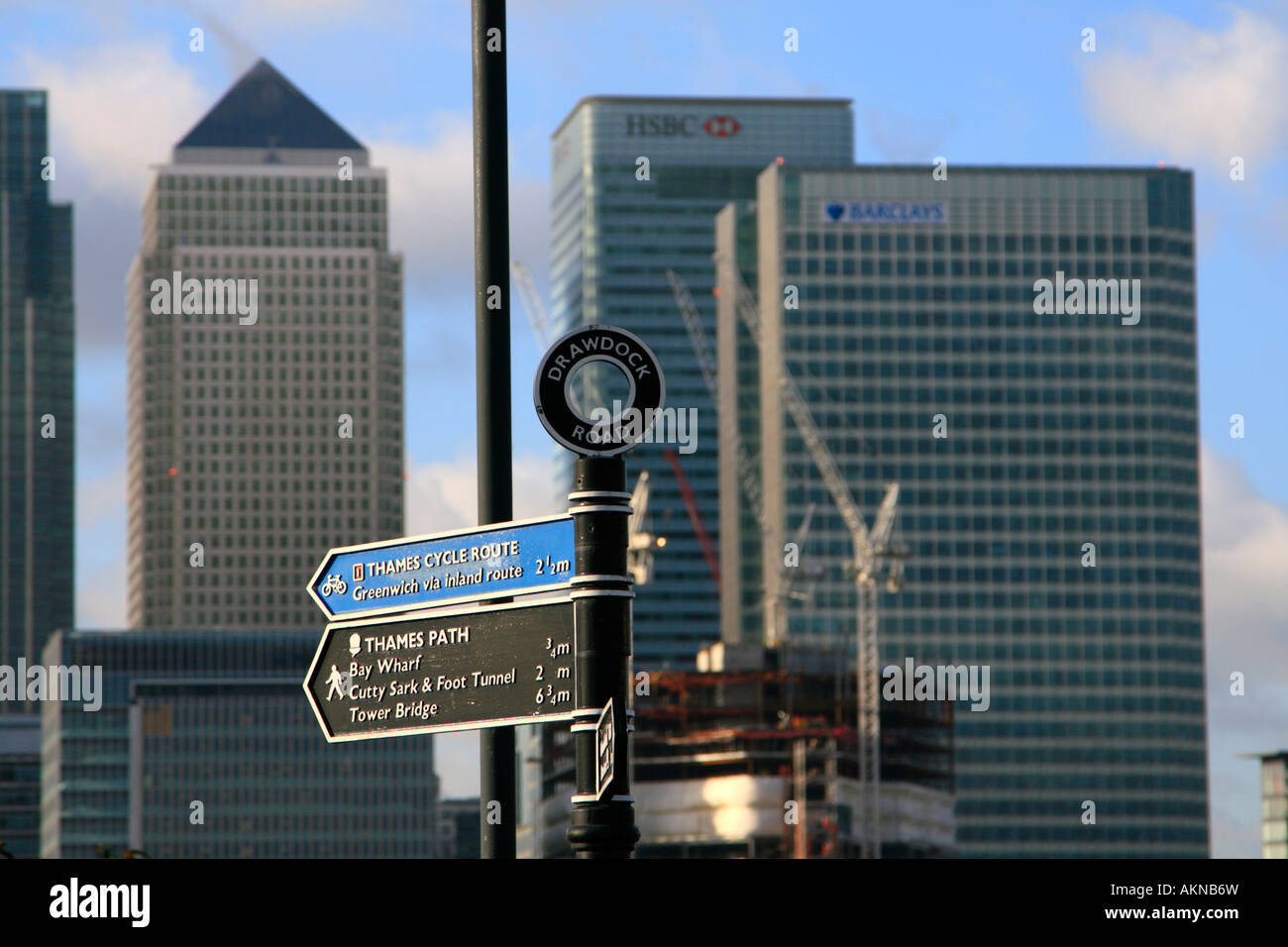 Hsbc canary wharf sculpture hi-res stock photography and images - Alamy