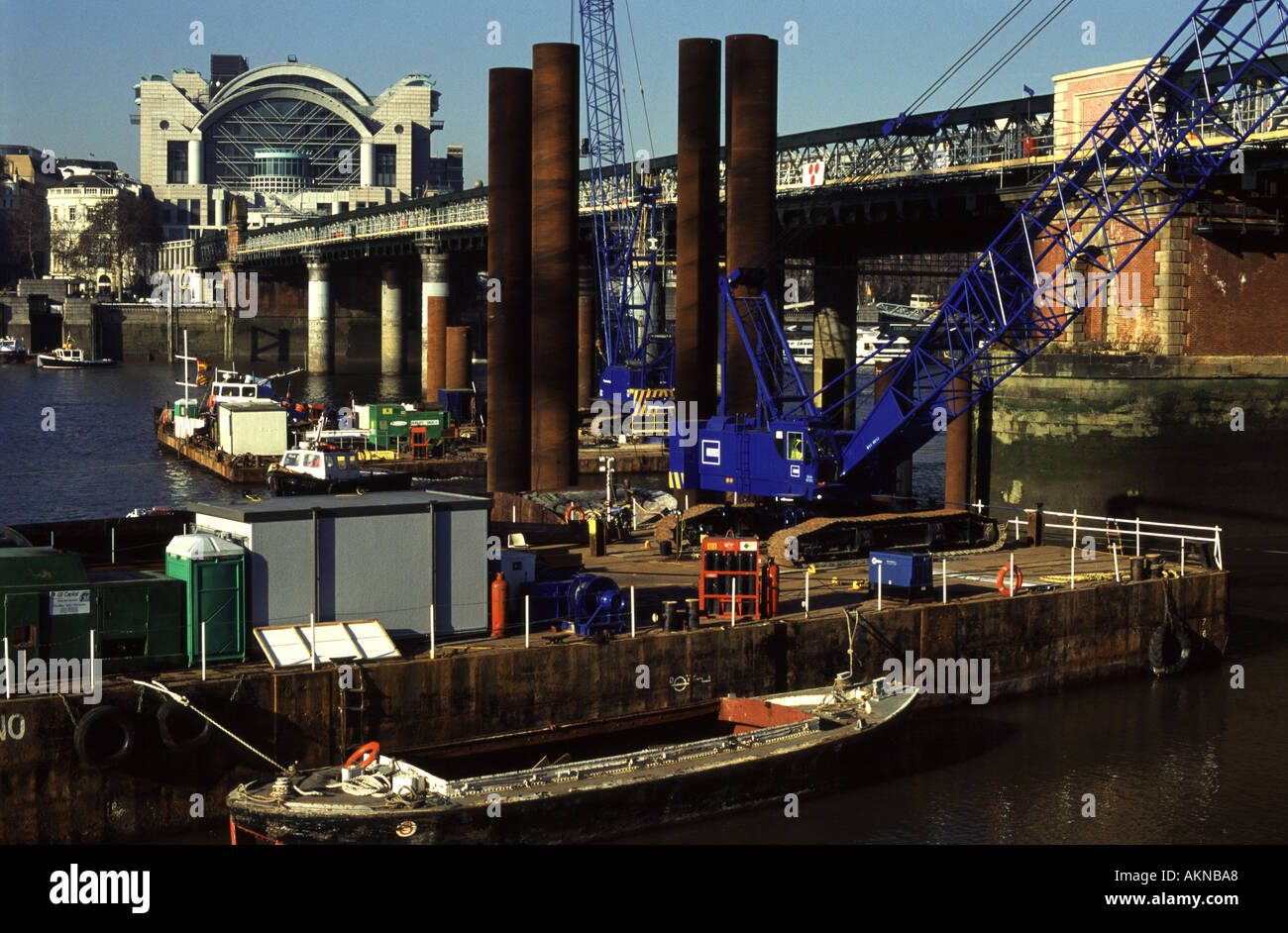 Construction of Hungerford Bridge Walkways Stock Photo Alamy