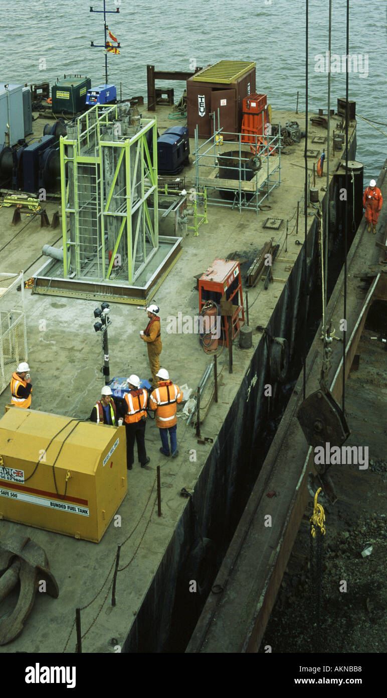 Construction of Hungerford Bridge Walkways Stock Photo Alamy