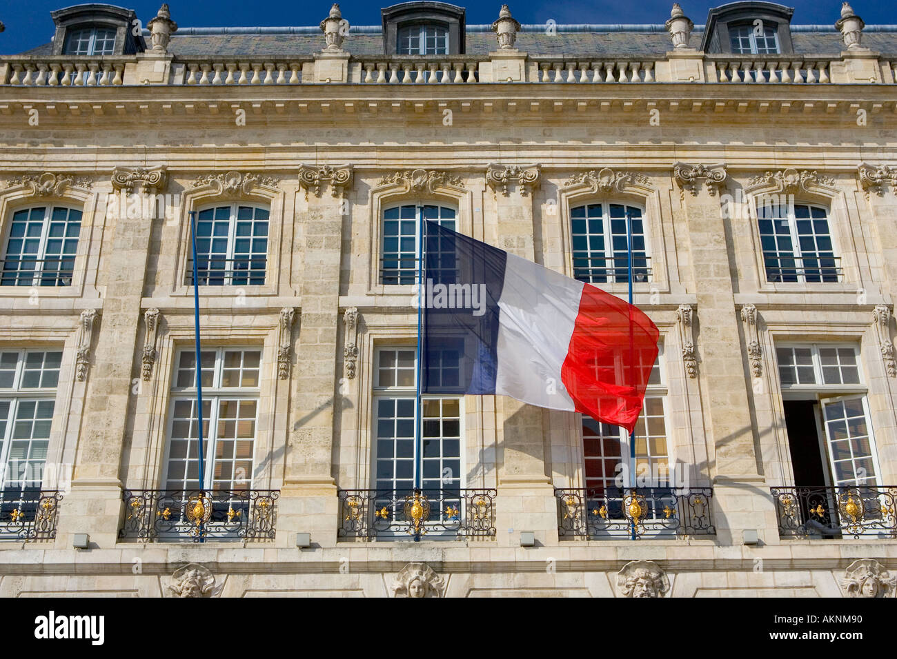 какую страну поддерживает франция