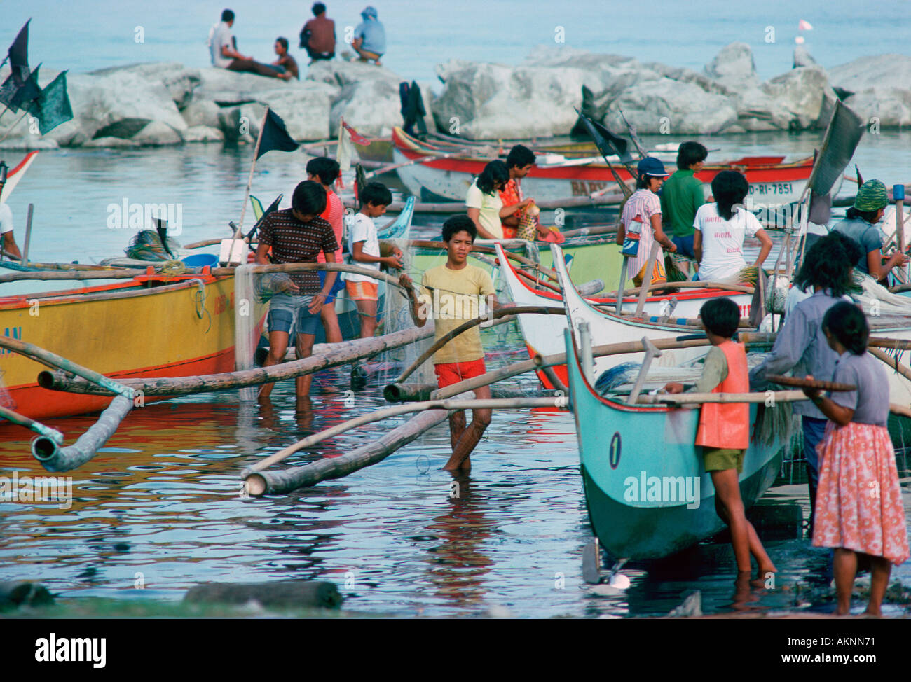 Fishermen bring in their boats and their catch to the fish market in Manila Philippines Stock Photo