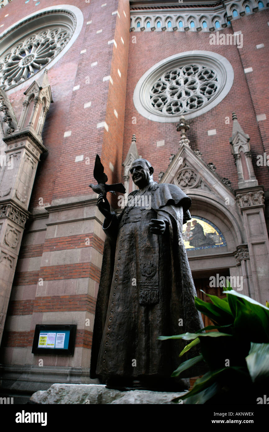 Statue of Pope Benedict XVI outside Saint Antoine Italian Catholic Church on Istiklal Street, Beyoglu, Istanbul Stock Photo