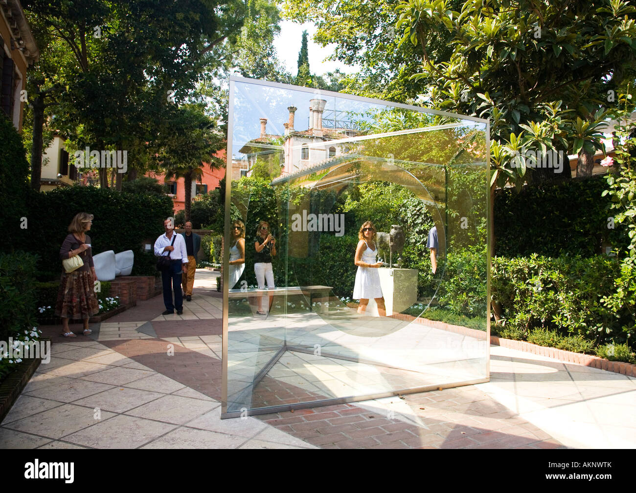 Guggenheim venice garden hires stock photography and images Alamy