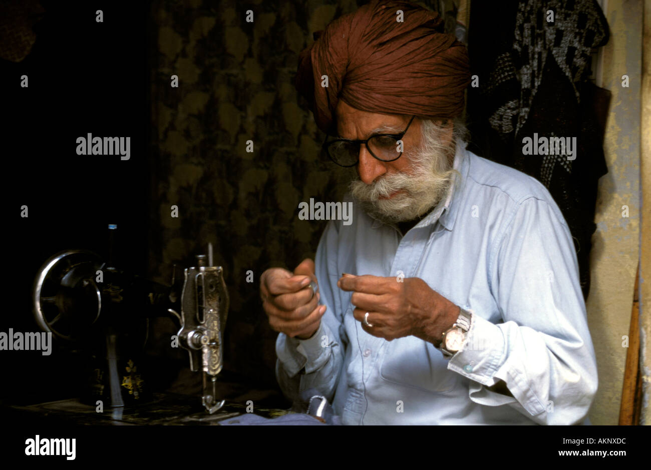 Indian With Machine Indian tailor traditional sewing machine hi-res stock photography and ...