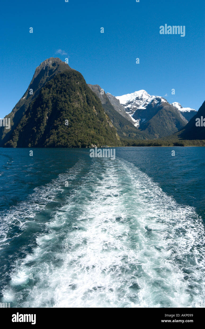 View from the back of a cruise boat, Milford Sound, Fiordland National Park, South Island, New Zealand Stock Photo