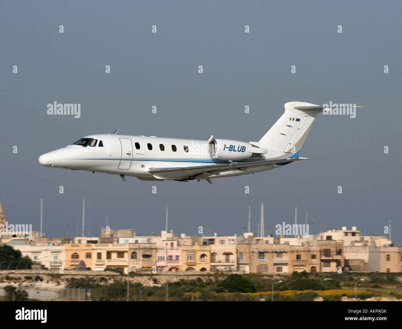 Cessna 650 Citation VI business jet plane flying low with wheels up Stock Photo