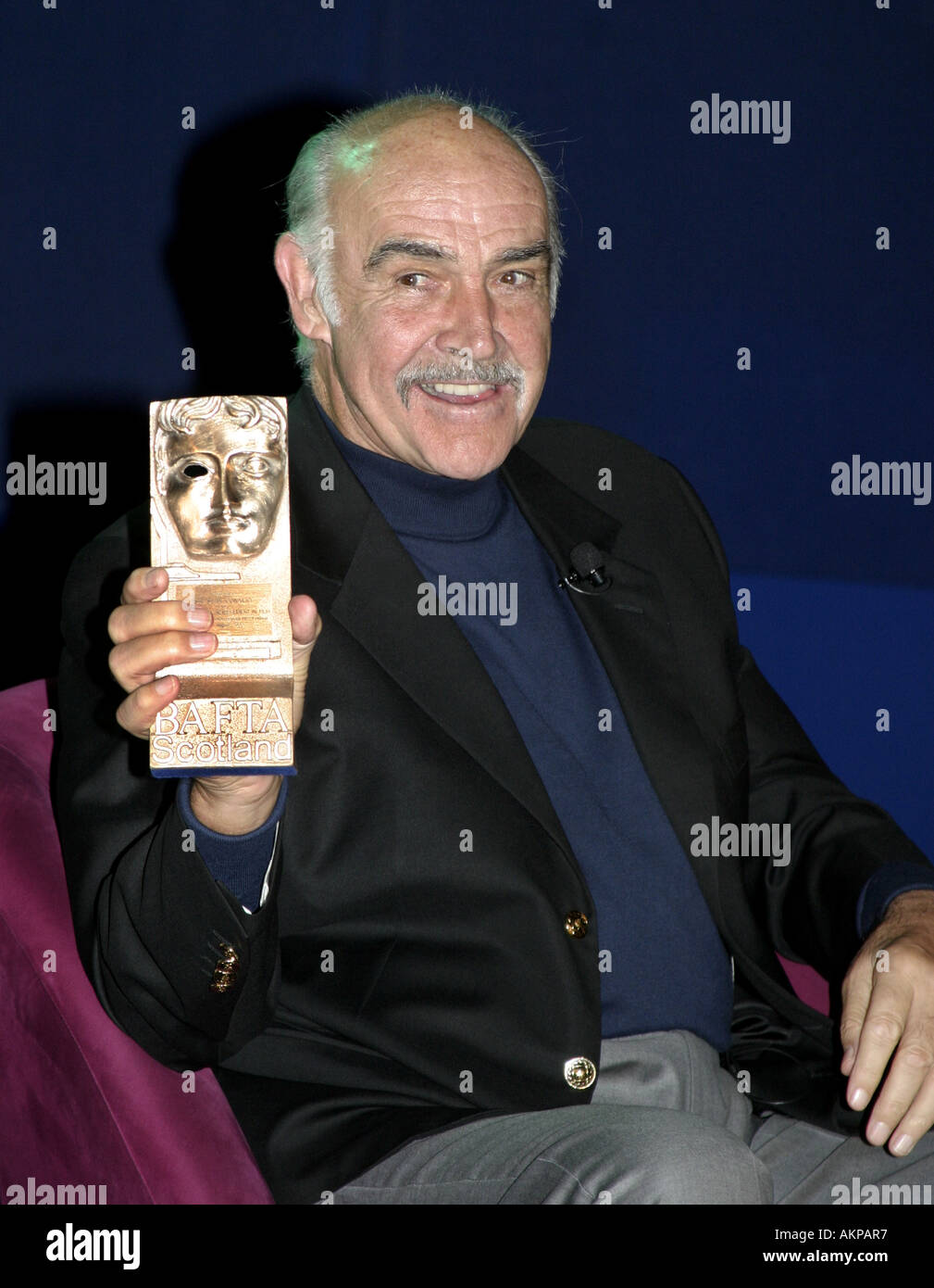 Sir Sean Connery holding his Bafta lifetime achievement award Edinburgh Scotland Stock Photo