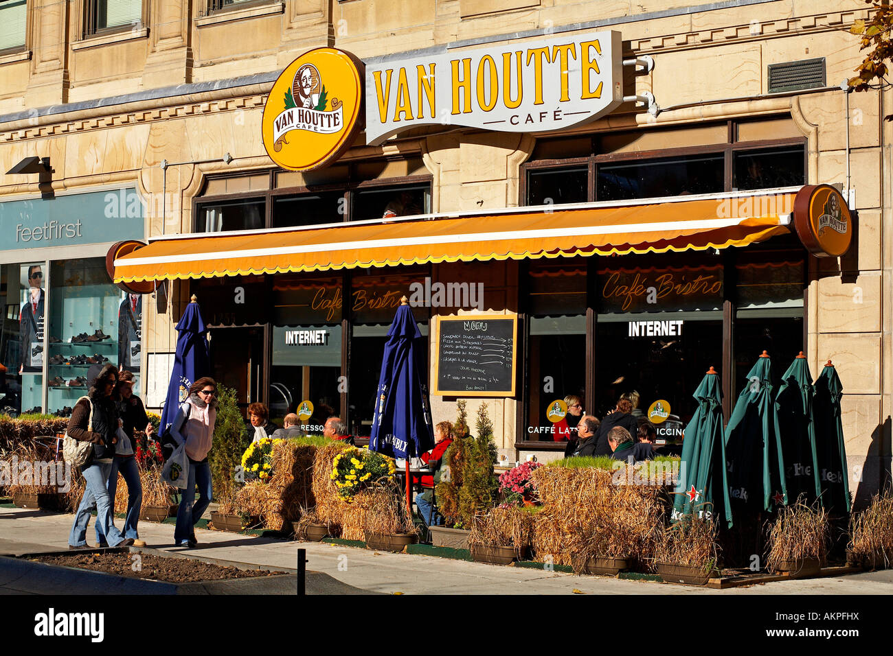Caf van houtte hi res stock photography and images Alamy