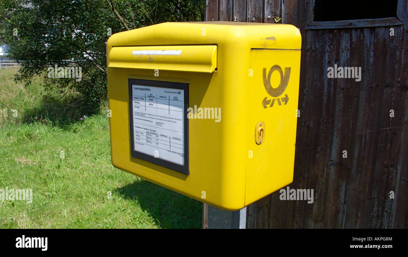 Germany, Federal Post Office, yellow letterbox, postbox, mailbox Stock Photo