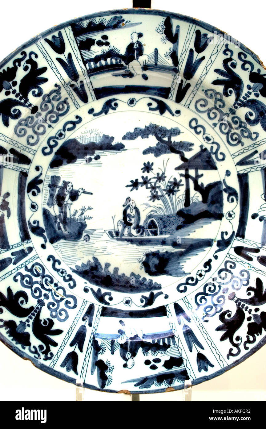 Chinese porcelain plate hires stock photography and images Alamy