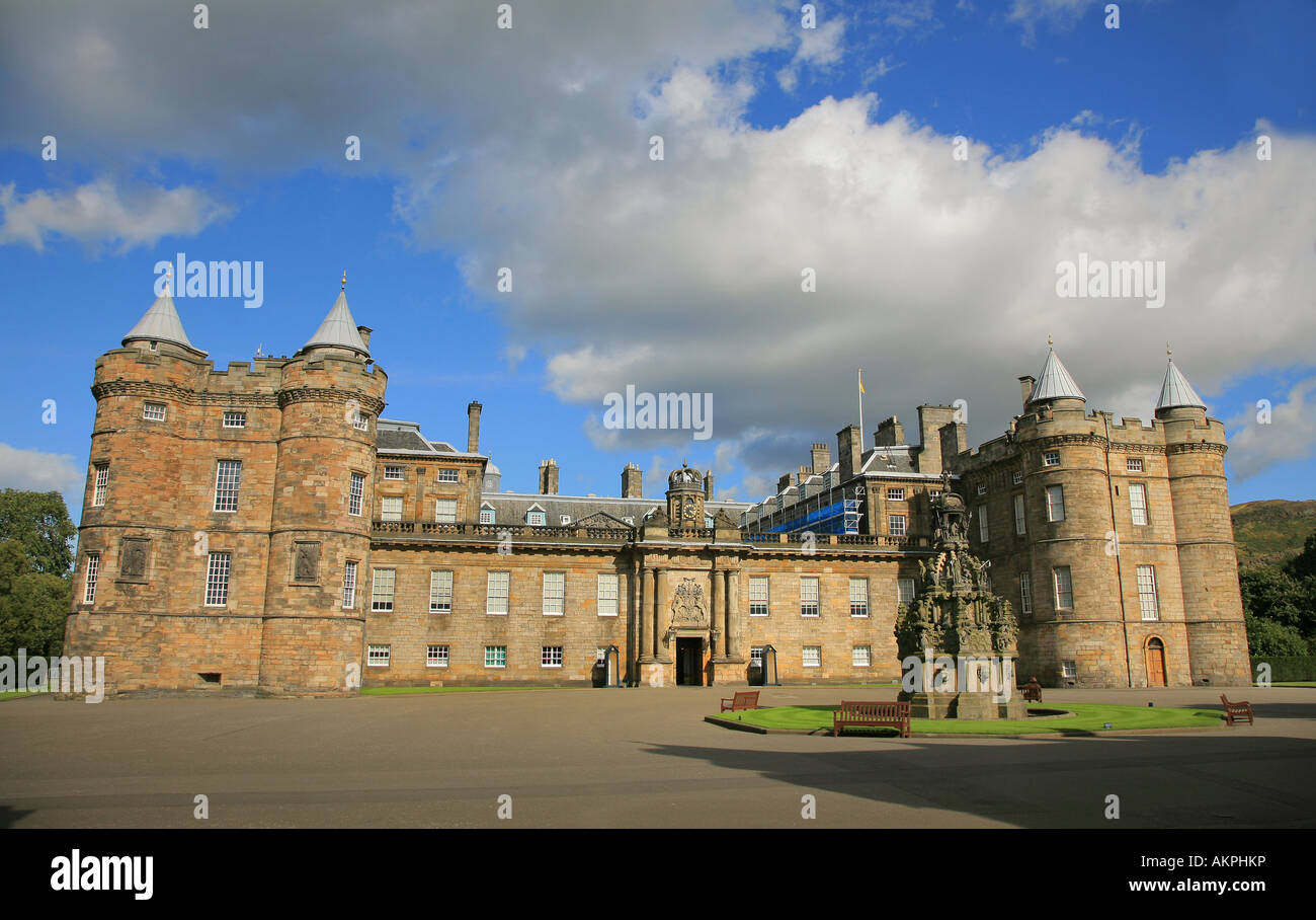 Holyroodhouse the royal residence of the queen in Scotland Edinburgh Stock Photo Alamy