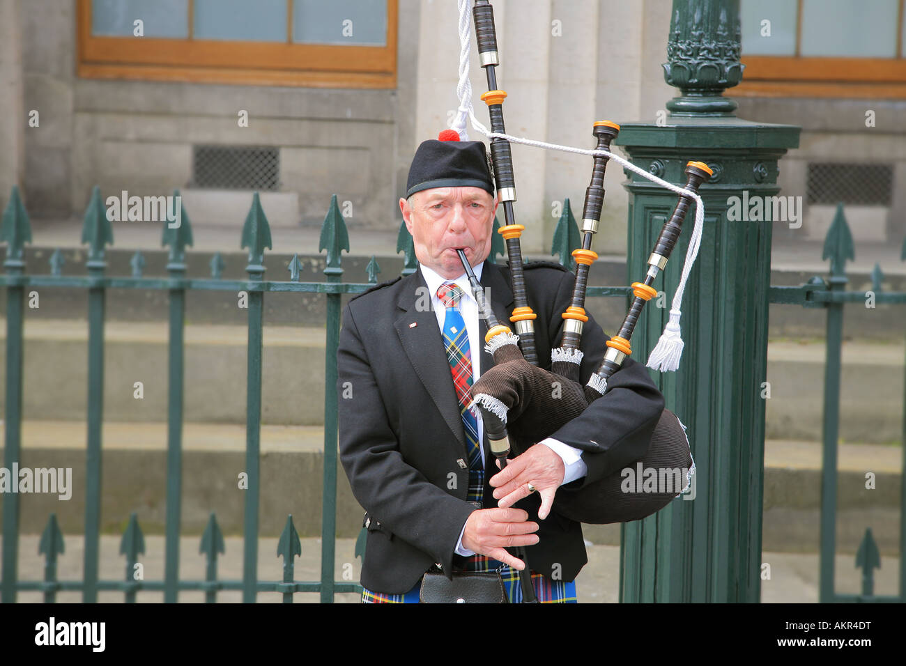Man plays bagpipes hi-res stock photography and images - Alamy