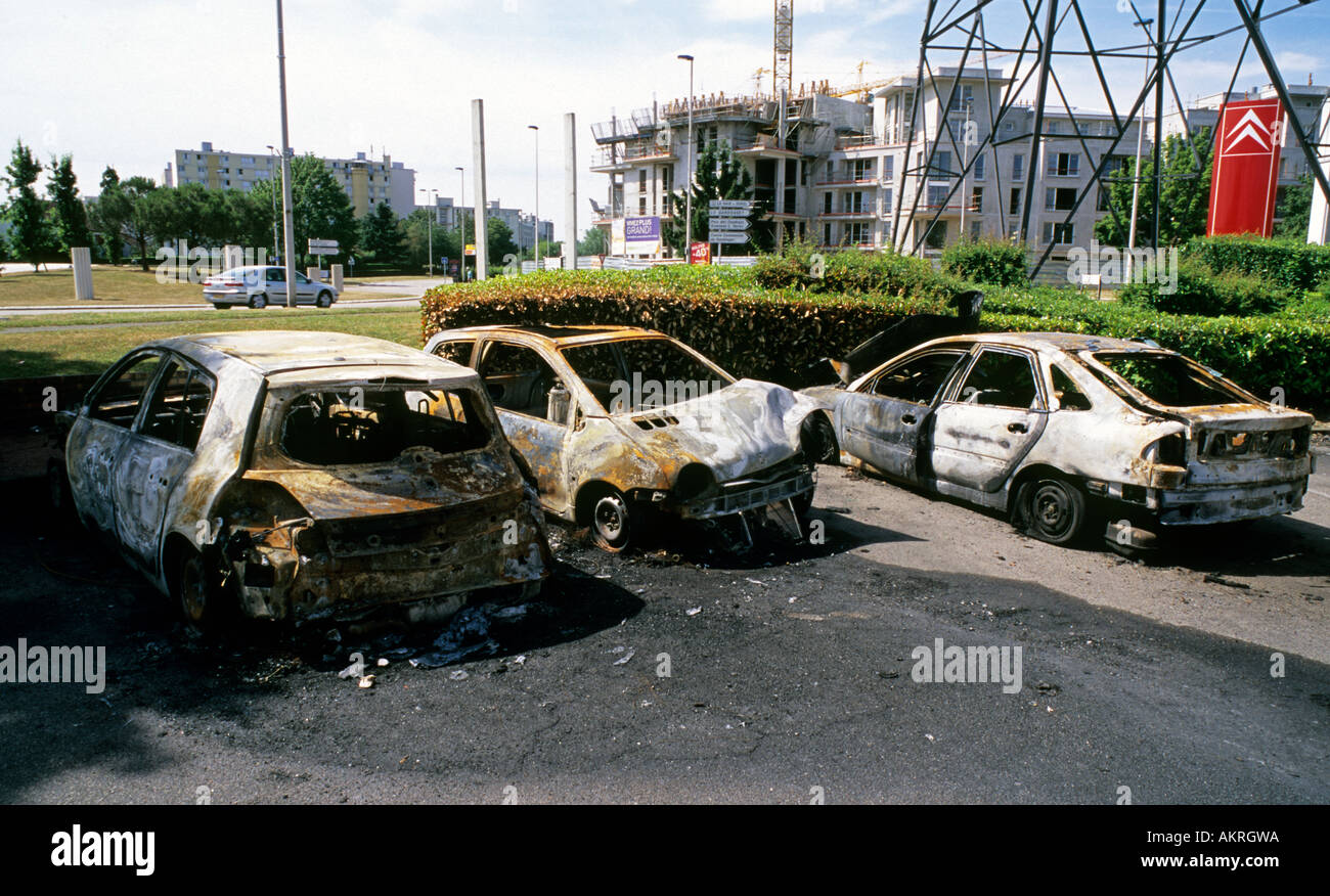 France riots, Elancourt town, cars set on fire Stock Photo