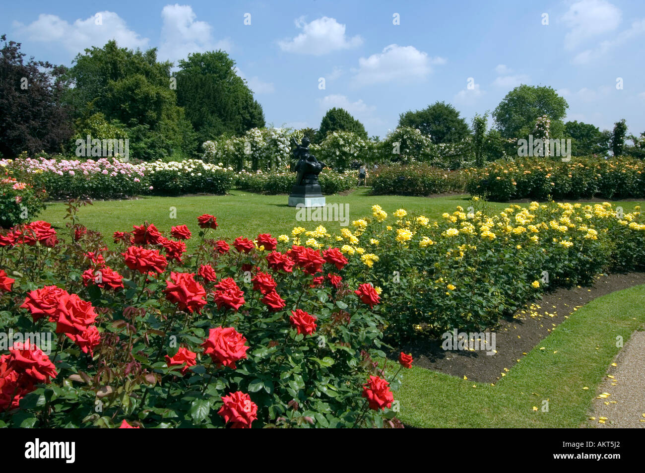 Regents park london rose garden hires stock photography and images Alamy