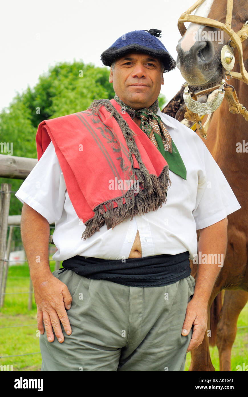 Gaucho with "Poncho al hombro", Fiesta de la Tradición, San Antonio de  Areco, Provincia de Buenos Aires, Argentina Stock Photo - Alamy