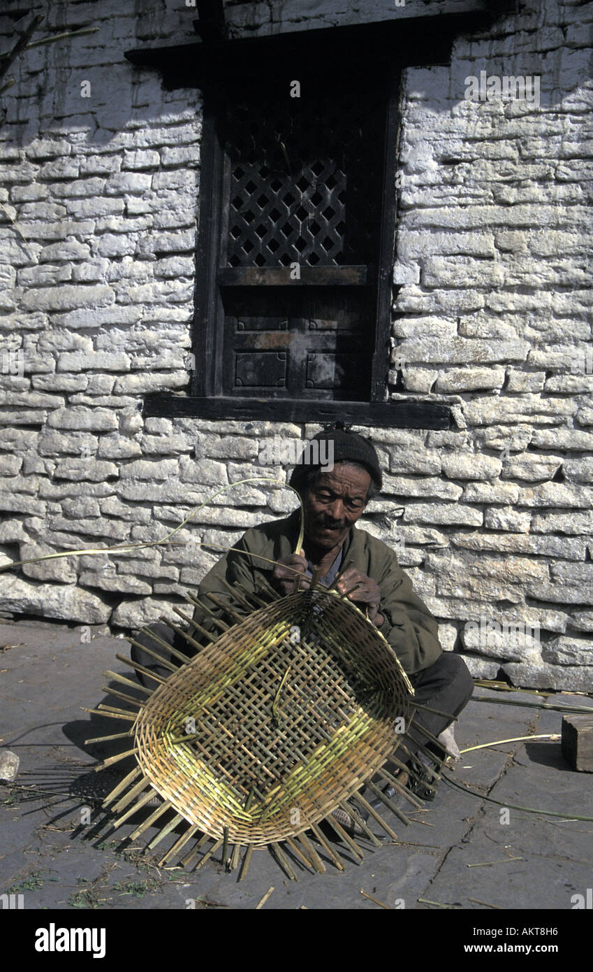 basket weaver Annapurna trail Nepal Stock Photo