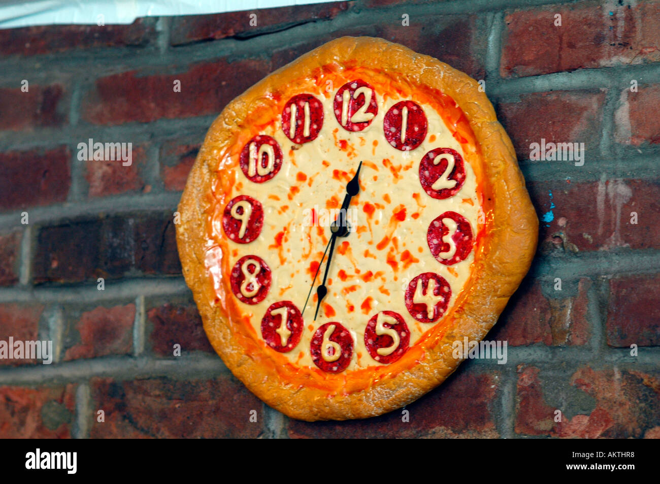 Time for Pizza at Joe s Pizza in Greenwich Village Stock Photo Alamy