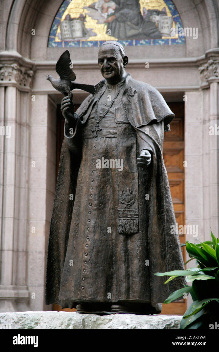 Statue of Pope Benedict XVI outside Saint Antoine Italian Catholic Church on Istiklal Street, Beyoglu, Istanbul Stock Photo