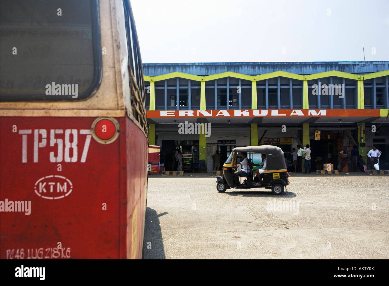 INDIA KERALA COCHIN ERNAKULAM BUS STATION Stock Photo Alamy