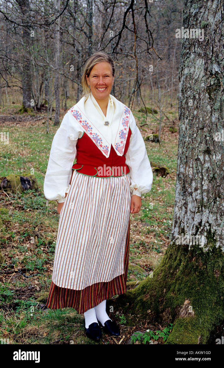Update More Than 125 Swedish Traditional Dress Vn