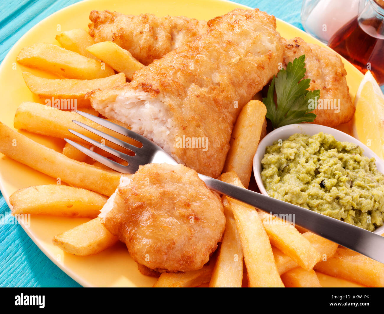 FISH AND CHIPS WITH MUSHY PEAS Stock Photo Alamy fish-and-chips-with-mushy-peas-stock-photo-alamy