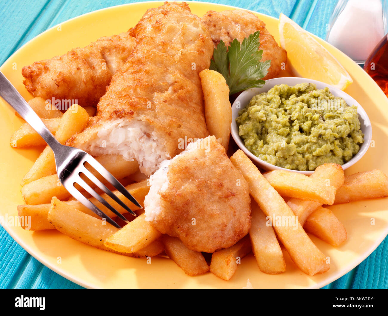 FISH AND CHIPS WITH MUSHY PEAS Stock Photo Alamy fish-and-chips-with-mushy-peas-stock-photo-alamy