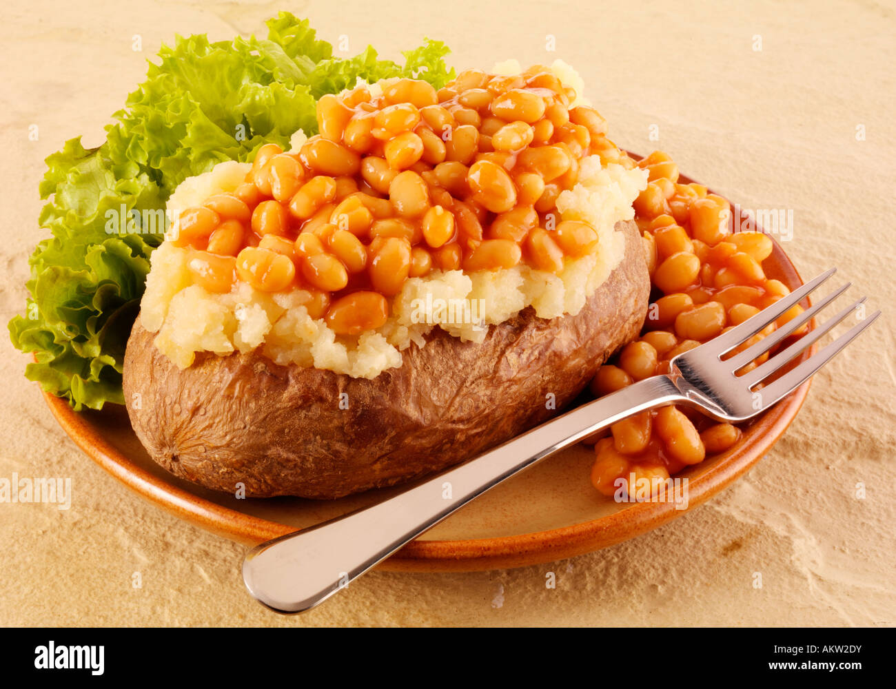 BAKED POTATO WITH BAKED BEANS Stock Photo Alamy