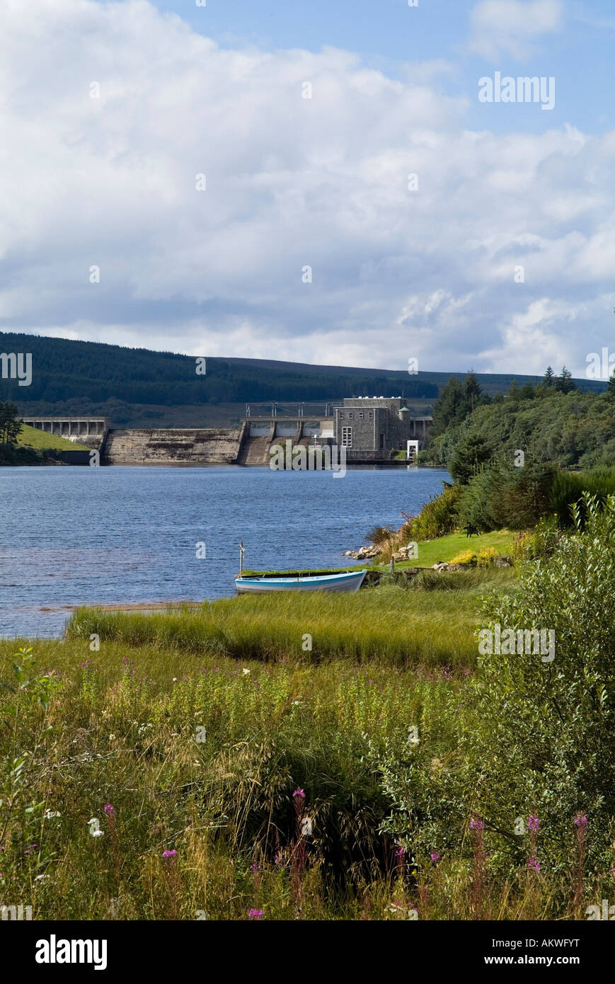 dh Loch Shin power station LAIRG HYDRO DAM SUTHERLAND SCOTLAND Scottish electric energy small hydroelectric Stock Photo