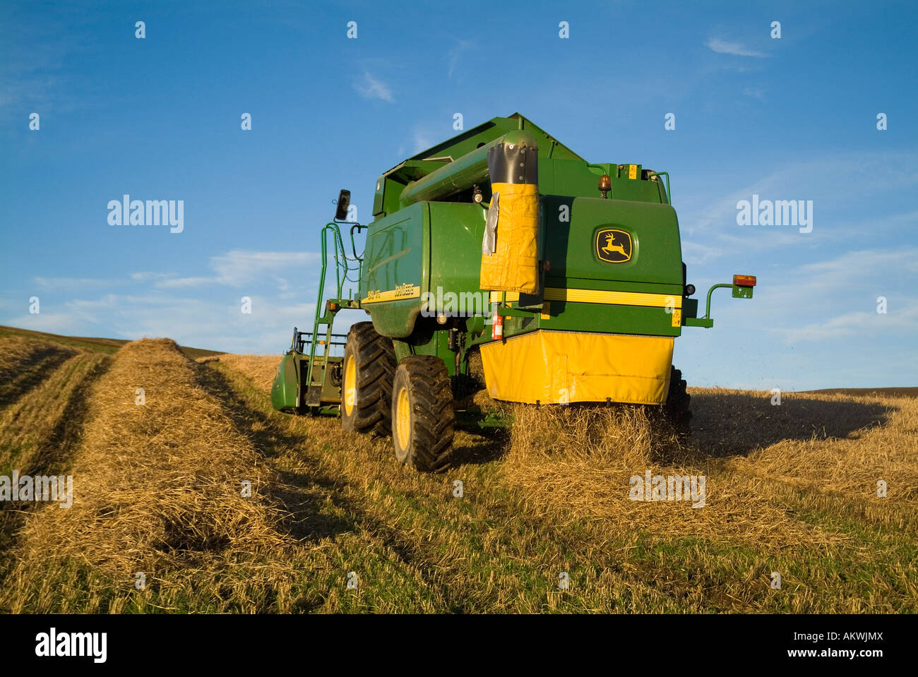 Uk combine harveste hires stock photography and images Alamy