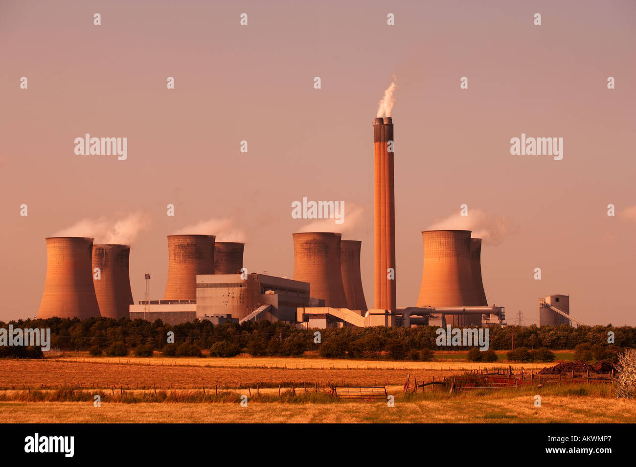 EGGBOROUGH POWER STATION AT TWILIGHT YORKSHIRE ENGLAND Stock Photo Alamy