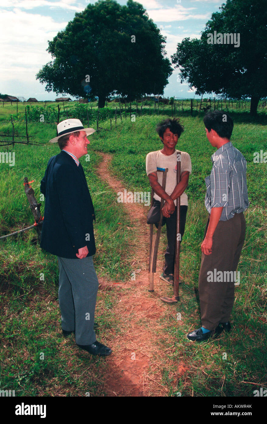 Cambodia, Battambang, Un-identified Australian politician visiting zone of Cambodians displaced by continued fighting. Stock Photo