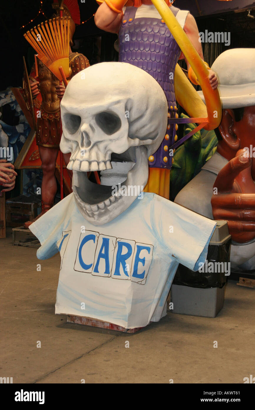 Giant papier mache skull hires stock photography and images Alamy