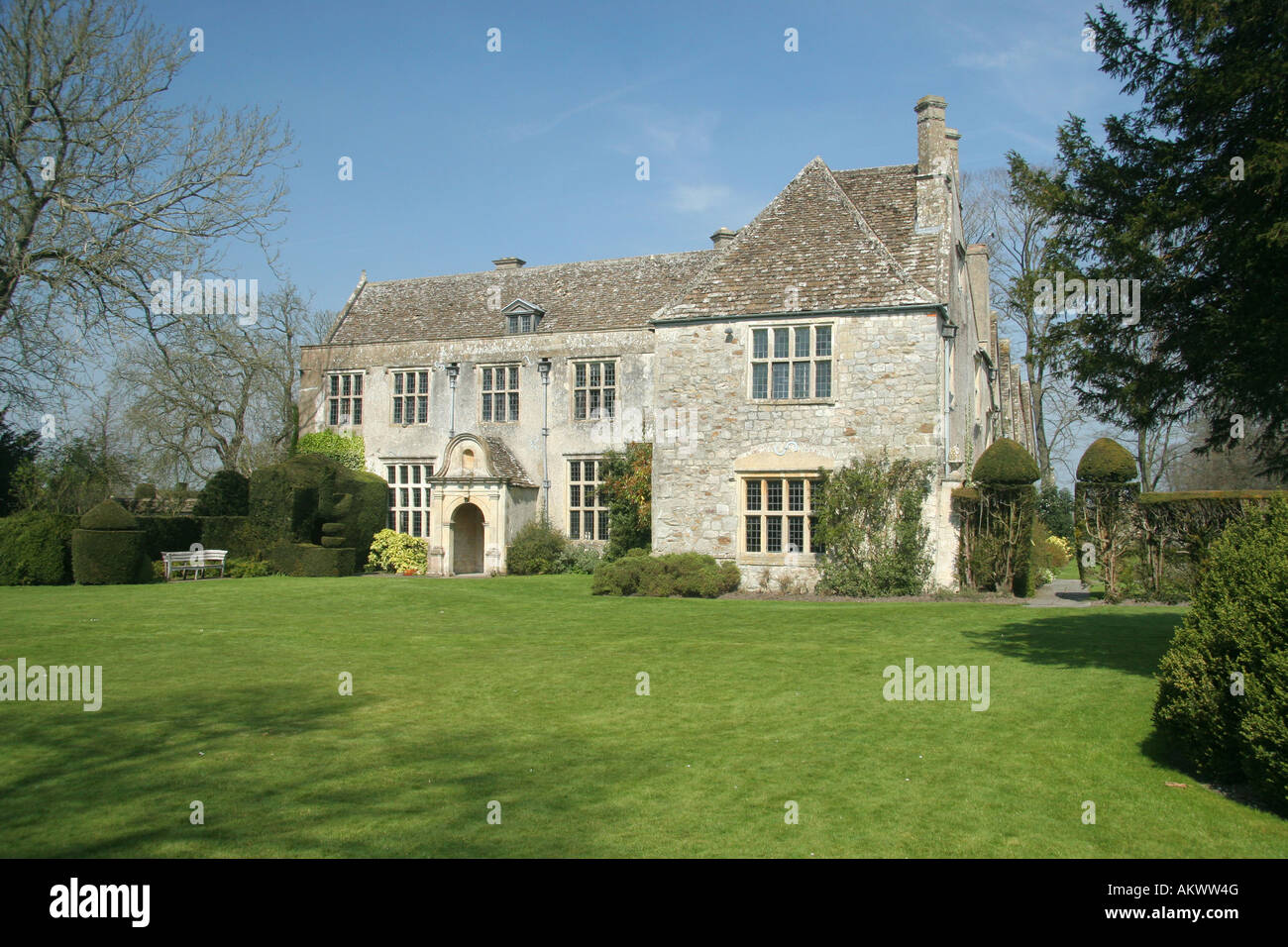 English Tudor country house dating back to sixteenth Century Stock Photo