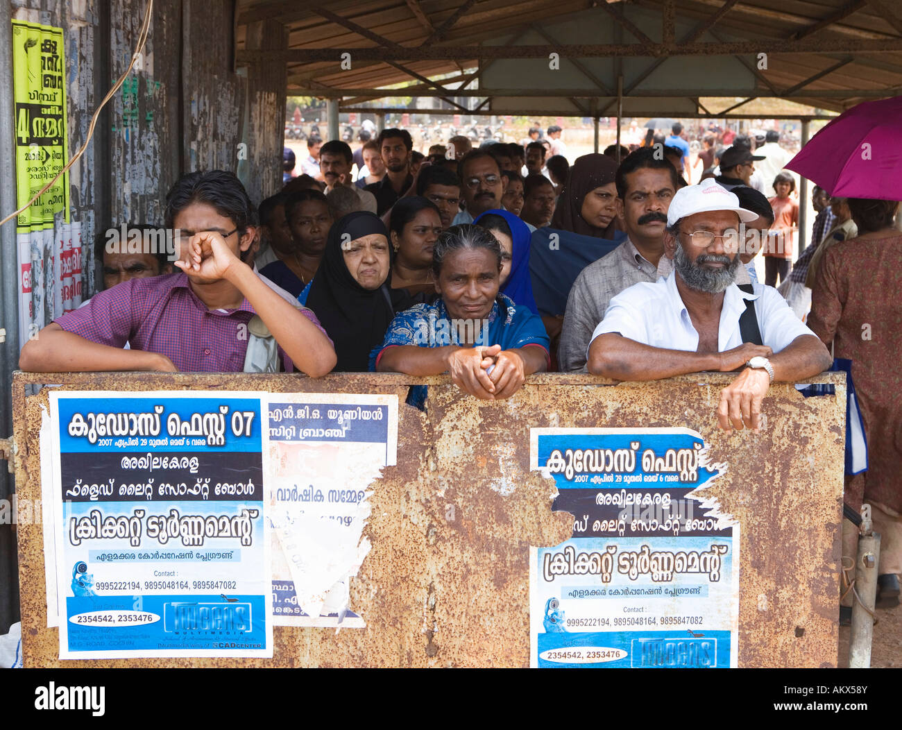 INDIA KERALA COCHIN ERNAKULAM PEOPLE WAITING FOR FERRY TO FORT COCHIN