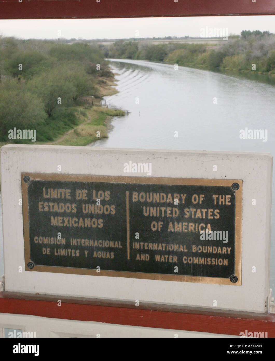 border United States Mexico Rio Grande river bilingual sign crossing