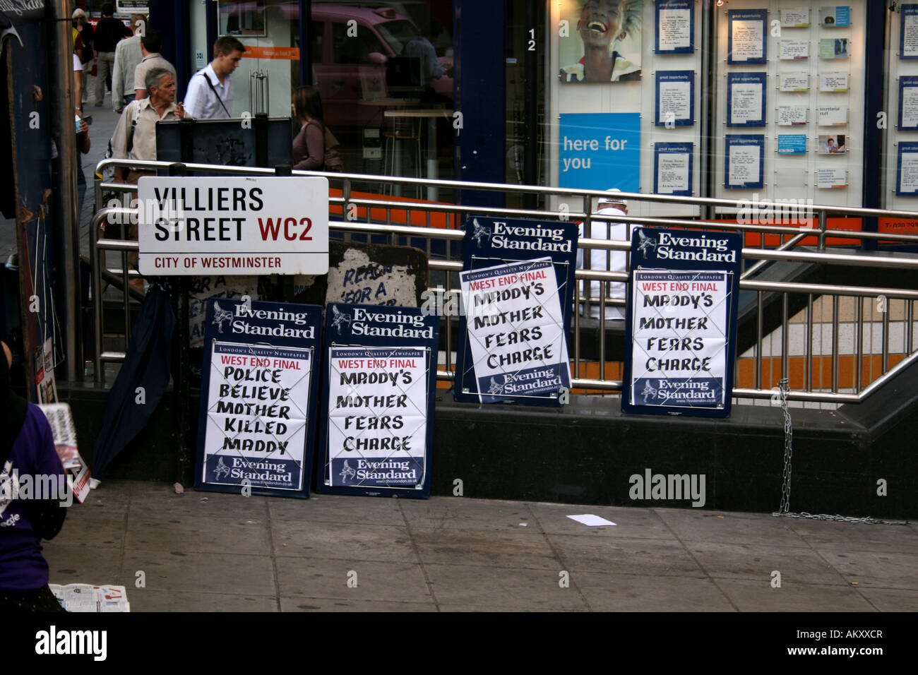 Evening Standard newspaper headlines hanging from placards, in Villiers Street WC2 Stock Photo