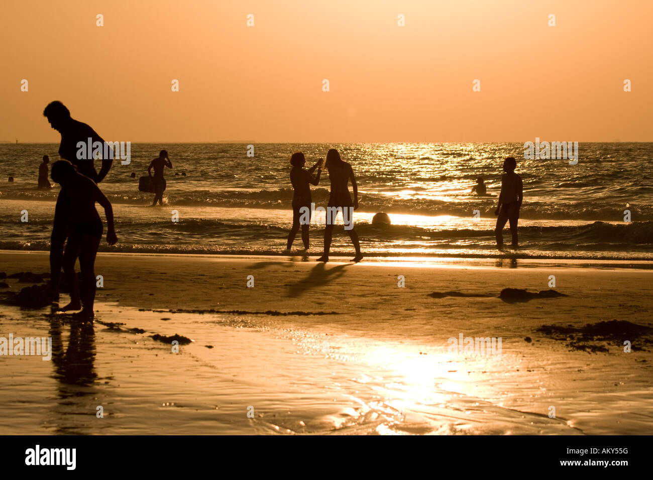 Dubai family on the beach hi-res stock photography and images - Alamy