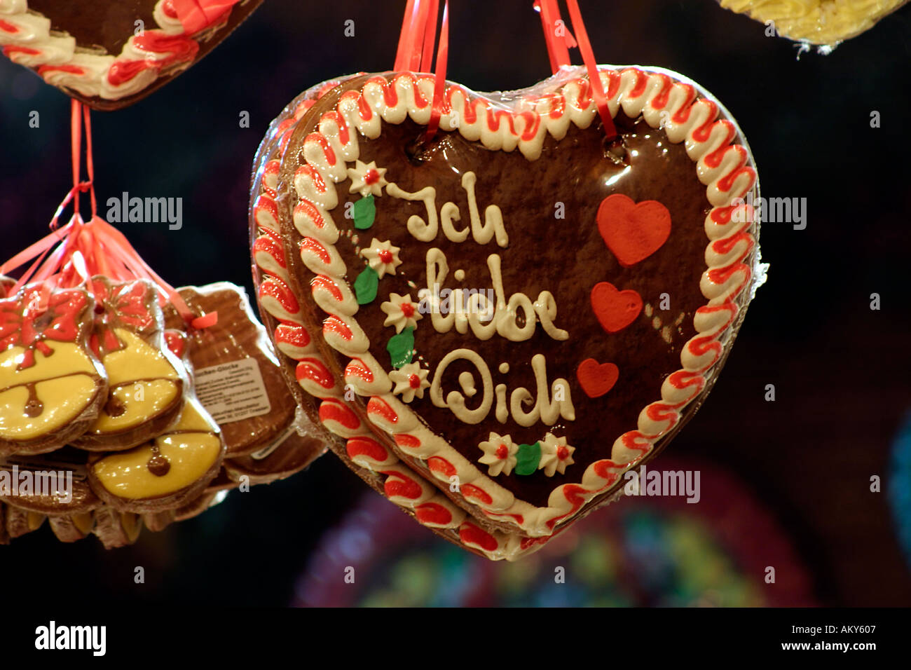 Ich Libe Dich I Love You Lebkuchen Gingerbread Hearts on Christmas market stall Cologne Germany Stock Photo
