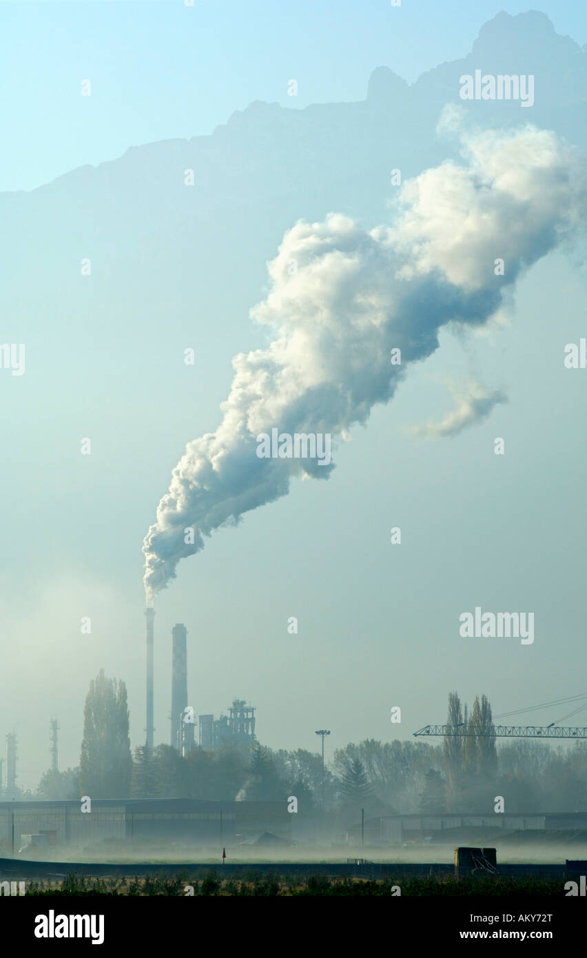 Elevated smog levels in an industrial zone Stock Photo Alamy