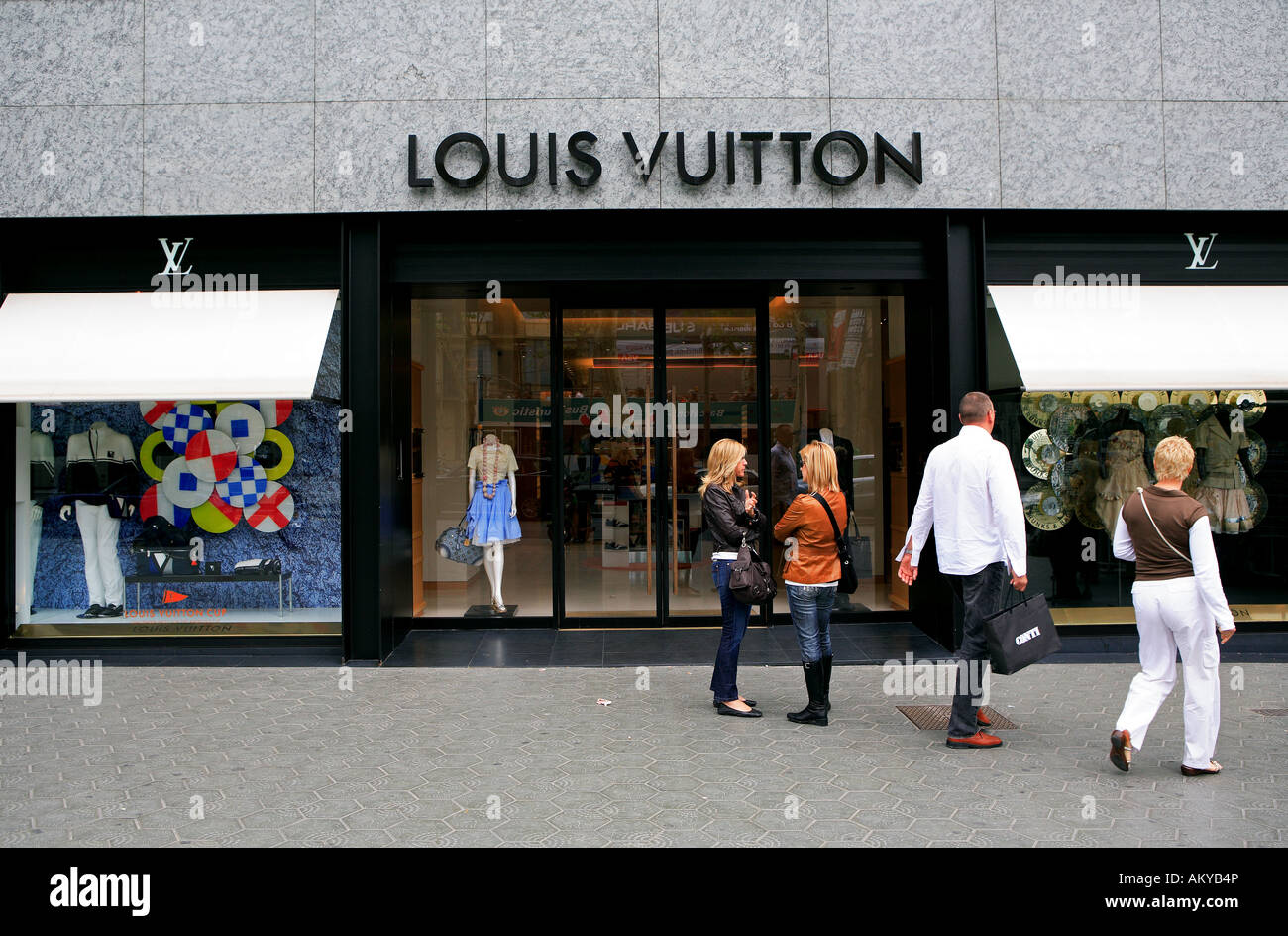 Spain Catalonia Barcelona Passeig De Gracia Louis Vuitton Boutique Spain Catalonia Barcelona Passeig De Gracia Louis Vuitton Boutique