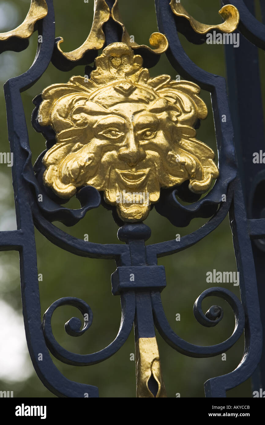 Outdoor metal wall divider hi-res stock photography and images - Alamy