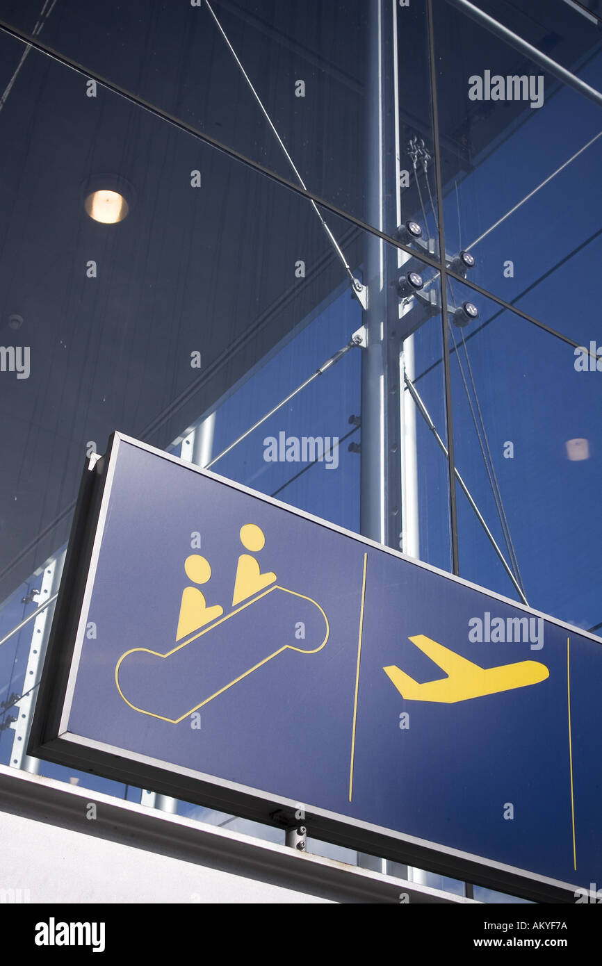 Airport ropes hi-res stock photography and images - Alamy