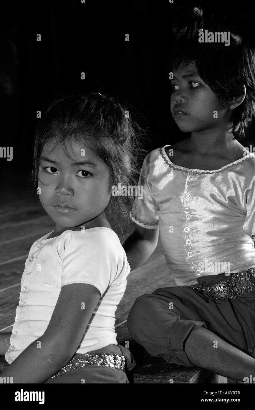 Young female dance students at the Apsara Arts Association, (AAA), Phnom Penh, Cambodia Stock Photo